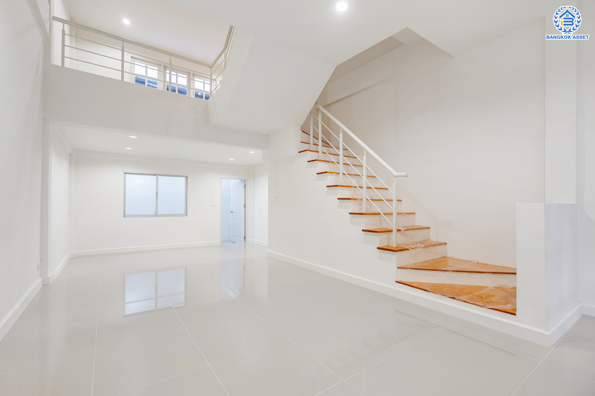 ทาวน์เฮ้าส์มือสองนนทบุรี ม.สรานนท์ ติวานนท์-ปากเกร็ด ทาวน์เฮ้าส์ 3ชั้นครึ่ง เนื้อที่ 18 ตร.ว. ฟังก์ชัน 4 ห้องนอน 3 ห้องน้ำ จอดรถได้ 2 คัน พร้อม Living Room กว้างขวาง บนทำเลติดถนนติวานนท์ ใกล้เซ็นทรัลแจ้งวัฒนะ และรถไฟฟ้าสายสีชมพู "สถานีแยกปากเกร็ด"